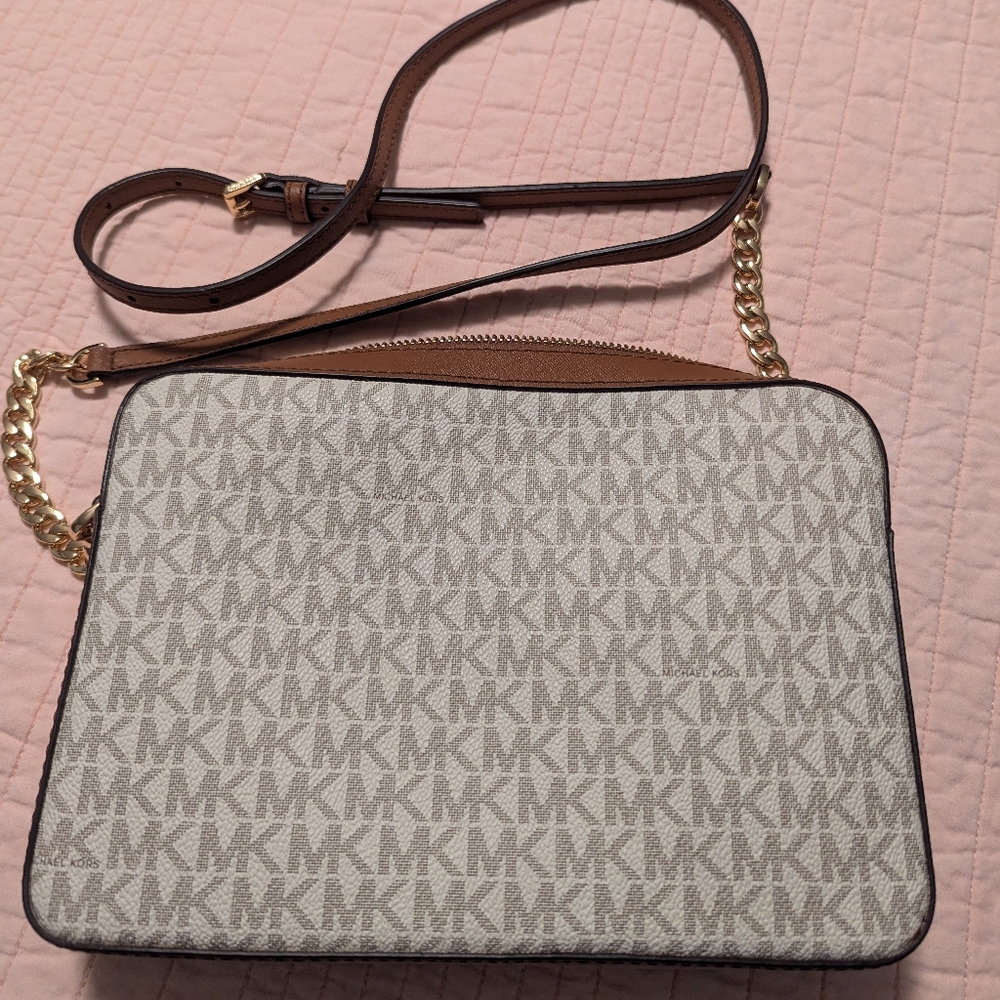 Michael Kors Jetset View 4